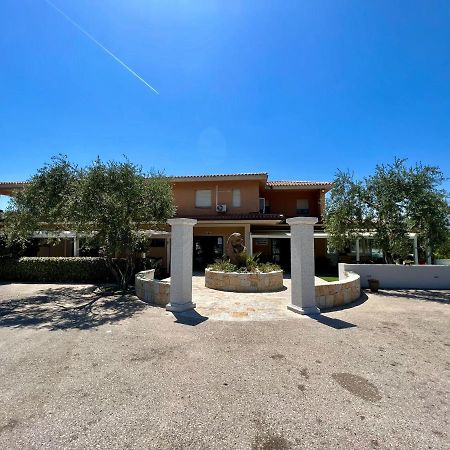 באדזי Hotel Marina מראה חיצוני תמונה