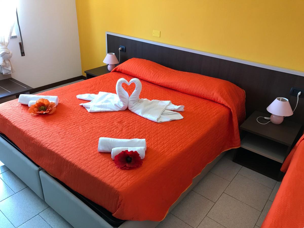 באדזי Hotel Marina מראה חיצוני תמונה
