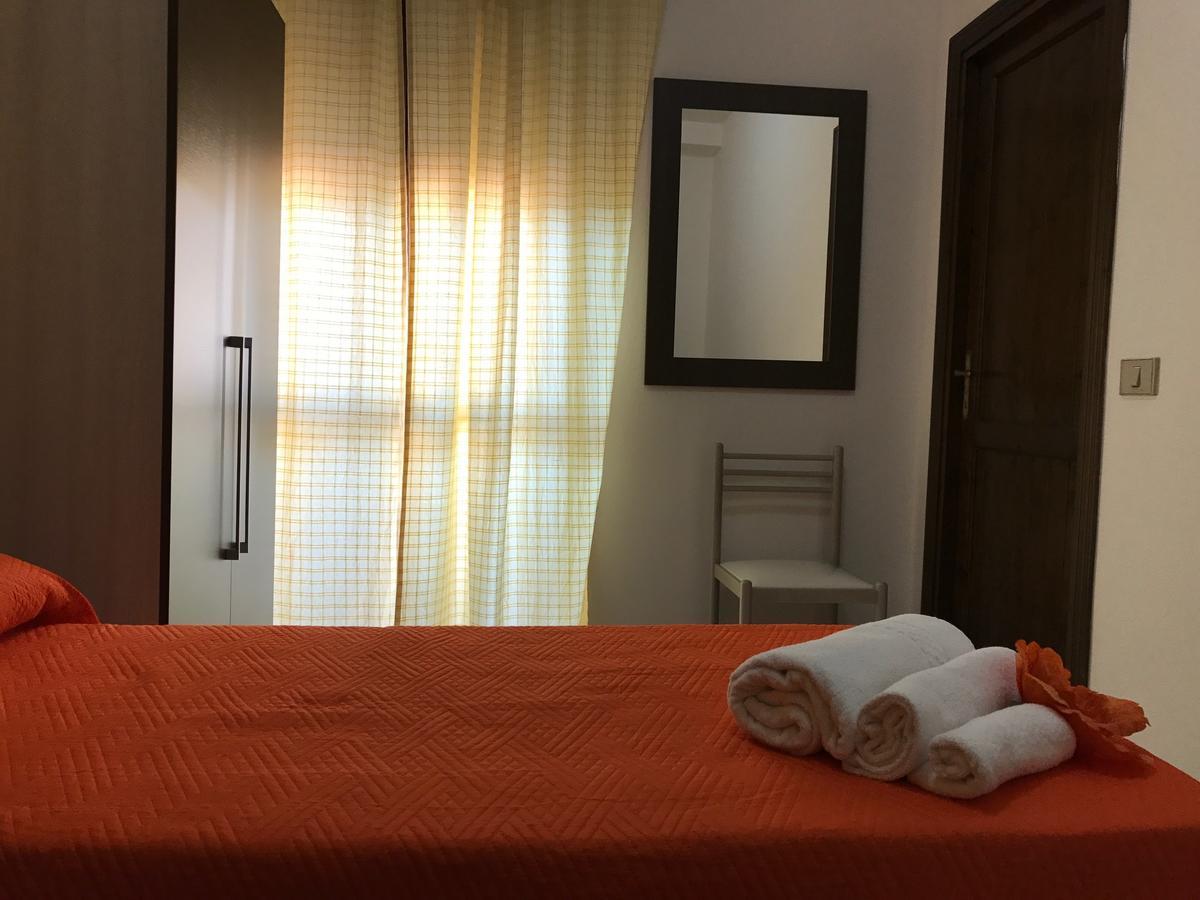 באדזי Hotel Marina מראה חיצוני תמונה