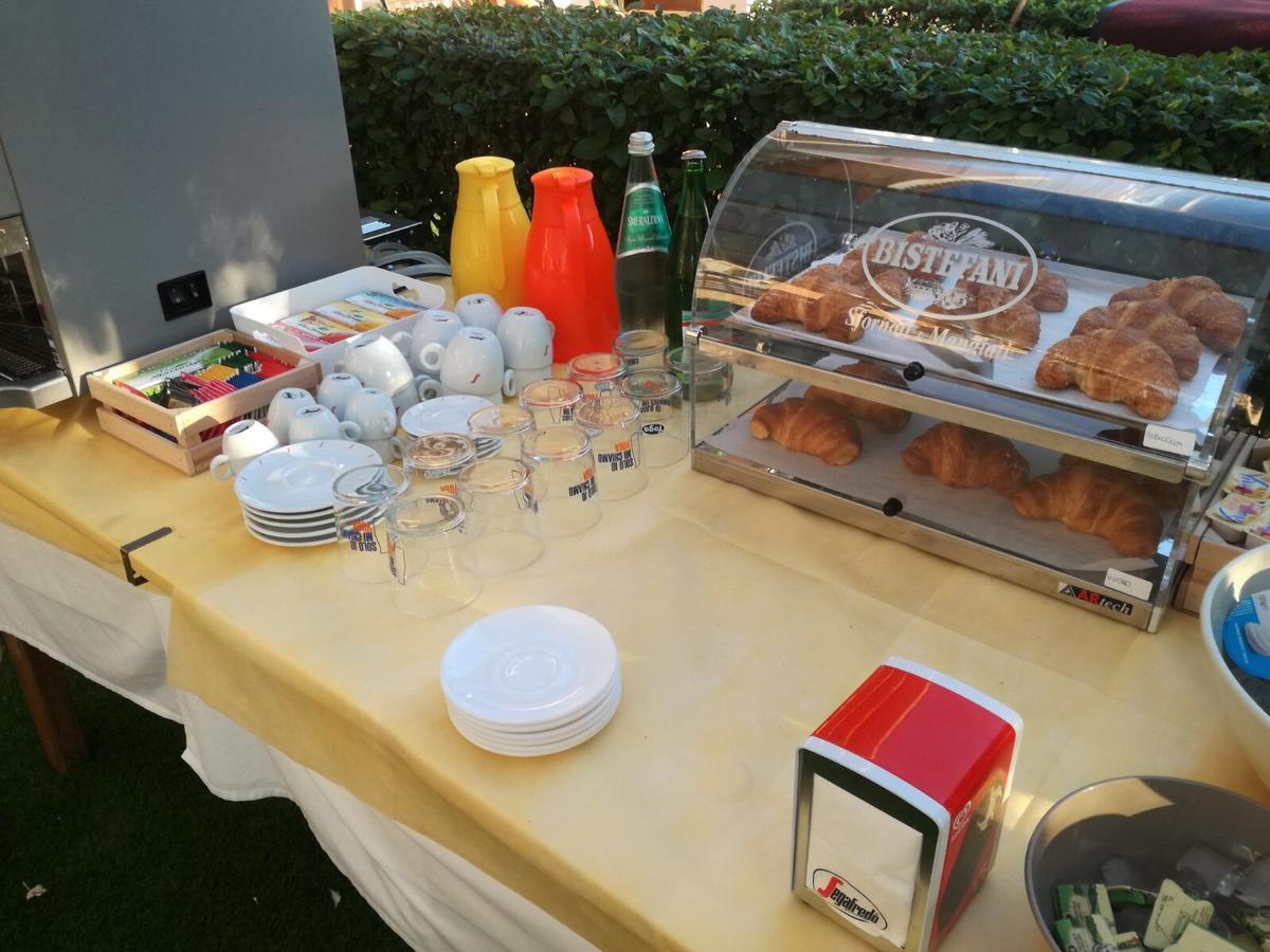 באדזי Hotel Marina מראה חיצוני תמונה